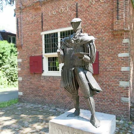 Casa de Férias In With A Garden Schoorl
